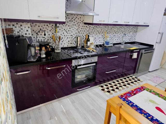 Geniş Ferah,üç Cepheli,çift Banyo, Balkonlar Kapalı, Otoparklı