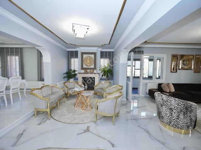 Genişliğiyle Hayran Bırakan 225 M2 Arakat 4+1 Çok Özel Bir Daire