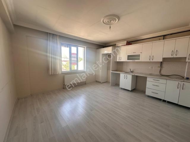 Geniş Ve Aydınlık Temiz Ve Yeni Kiralık 1+1 Daire