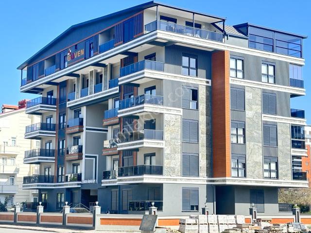 Geniş Ve Ferah Önü Park Manzaralı 3+1 Köşe Daire