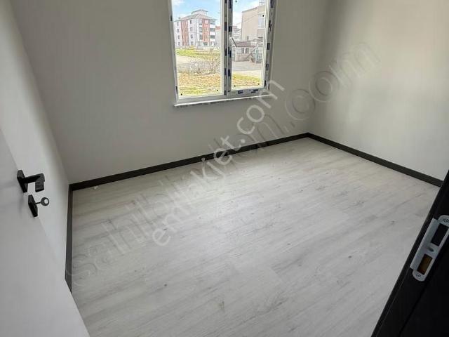Geniş 2+1 100 M² Yüksek Giriş Kat Lüks Daire