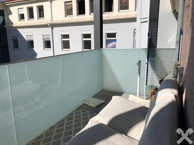 GENIAL ZENTRAL FÜR STADTLIEBHABER Wunderschöne, neuwertige Garconniere mit Balkon in schönem Jugendstilhaus