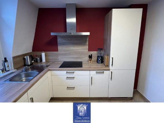 Geniale Dachgeschoss Wohnung mit schÃ¶nem Dielenboden und Bad mit Wanne!