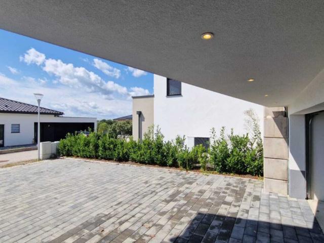 Am Lagerfeuer und lange Abende bei Kerzenschein im Garten mit Freunden! 131m2 Nutzfläche + Garage, Belagsfertig