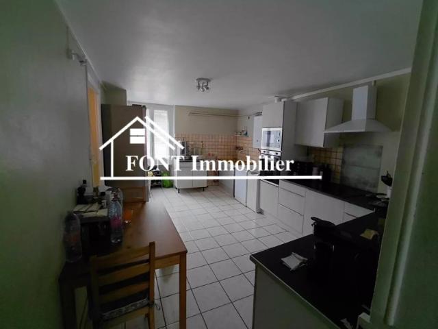 GENILAC, LE SARDON, AGRÉABLE MAISON DE VILLE AVEC TERRAIN