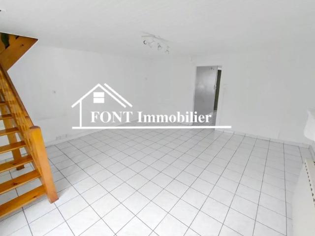 GENILAC, LE SARDON, AGRÉABLE MAISON DE VILLE AVEC TERRAIN
