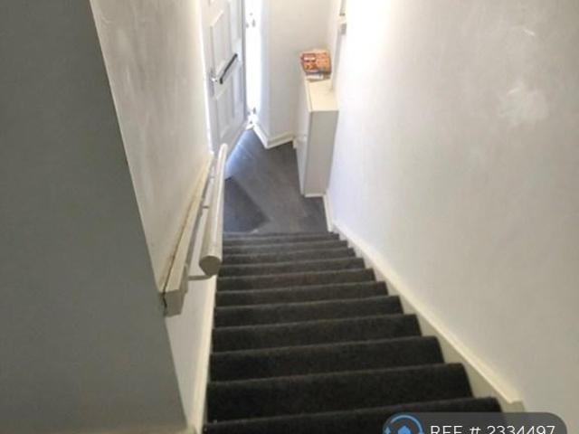 Genners Lane, Birmingham, B32 2 bed flat to rent £1,100 pcm £254 pw