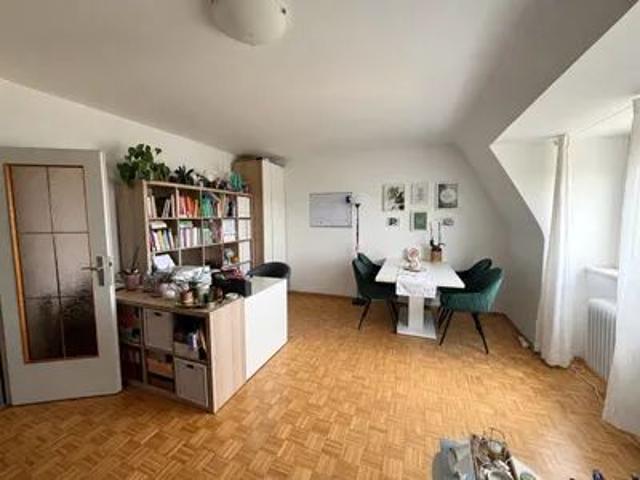 Genossenschaft / Dachgeschosswohnung mit 2 Zimmer ohne Lift