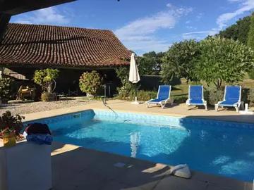 Genouillé 86250 Achat / Vente maison 18 pièces t18 piscine jardin