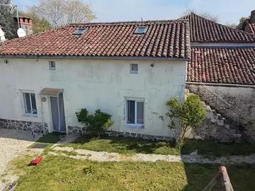 Genouillé 86250 Achat / Vente maison 3 pièces t3 au dernier étage