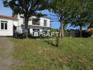 Genouillé 86250 Achat / Vente maison 9 pièces t9 balcon