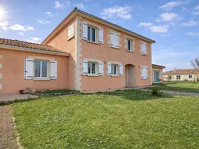 Gensac la Pallue 16130 Achat / Vente maison 10 pièces t10 au dernier étage