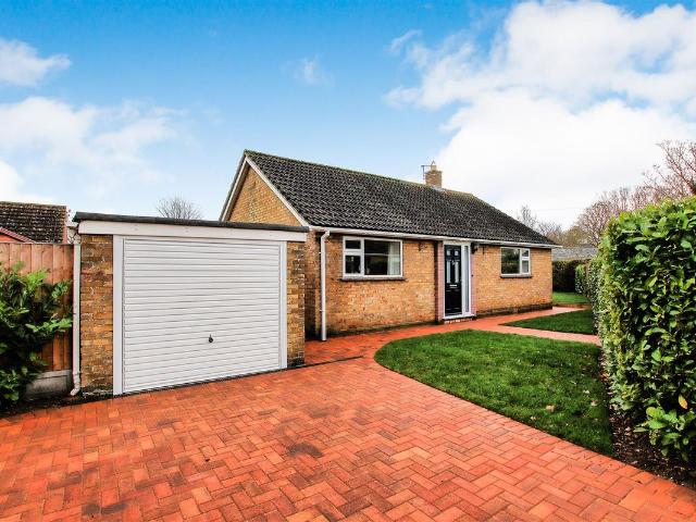 Geoffrey Bishop Avenue, Fulbourn, Cambridge CB21, 2 bed detached bungalow to rent, £1,600 pcm | PrimeLocation