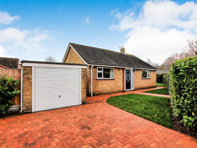 Geoffrey Bishop Avenue, Fulbourn. 2 bed detached bungalow to rent £1,600 pcm £369 pw