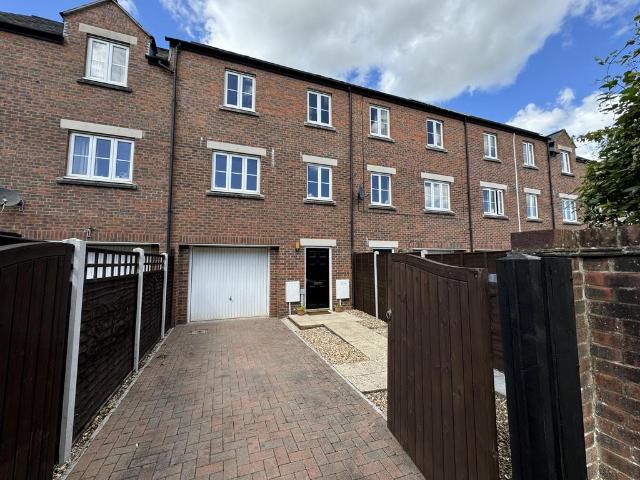Geoffrey Farrant Walk, Taunton, TA1 4 bed townhouse to rent £1,695 pcm £391 pw