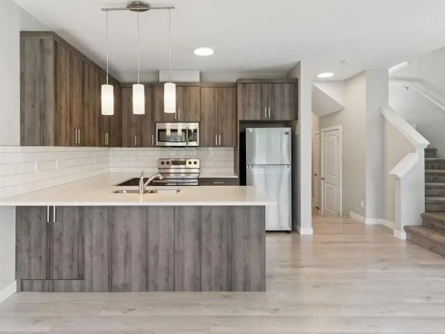 Georgetown, Airdrie — Beautiful 3 bedroom 2,5 bathroom townhouse, with patio and basement