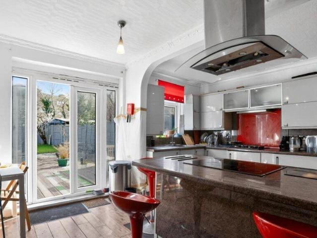 George Crescent, London N10, 7 bed detached house to rent, £4,260 pcm | PrimeLocation