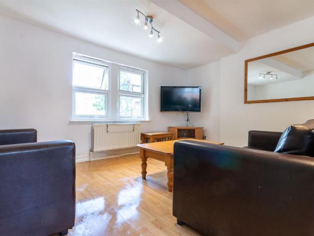 George House, Osborne Road NE2, 6 bed flat to rent, £3,650 pcm | PrimeLocation