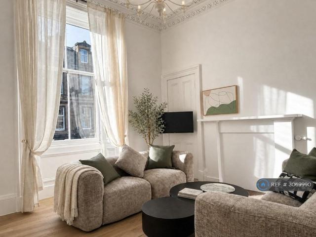 George Iv Bridge, Edinburgh, EH1 2 bed flat to rent £1,895 pcm £437 pw