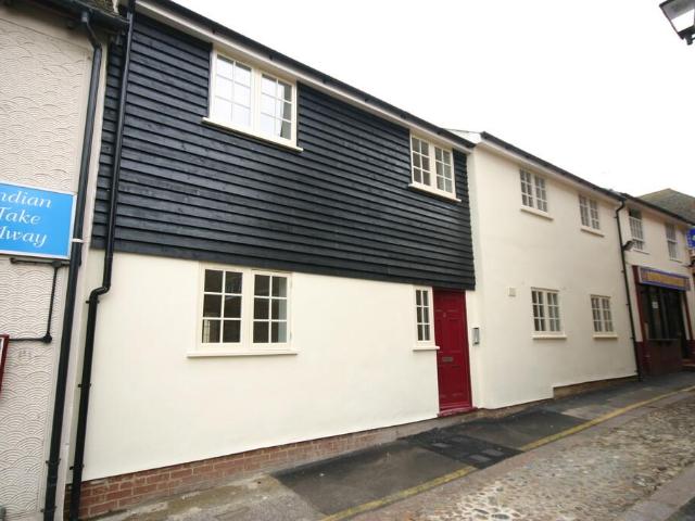 George Lane, Herts SG8 2 bed apartment to rent £1,050 pcm £242 pw