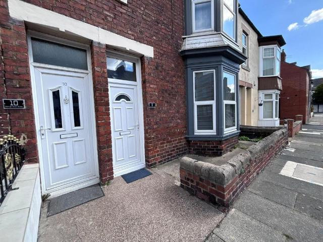 George Scott Street, South Shields. 2 bed flat to rent £595 pcm £137 pw