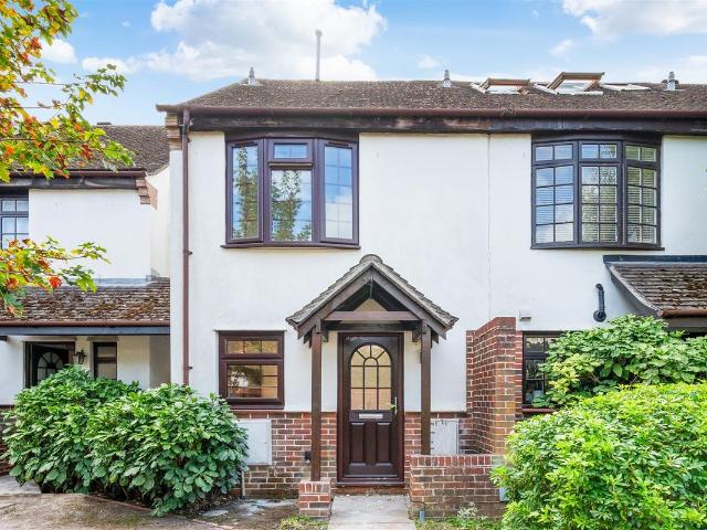 George Square, Wimbledon SW19, 2 bed property to rent, £2,500 pcm | PrimeLocation