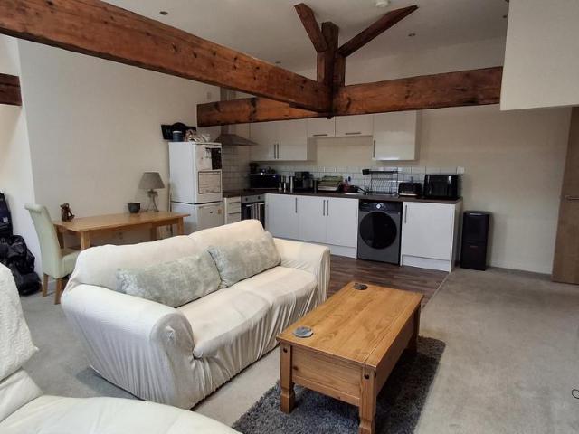 George Street, NEWARK, NG24 3 bed apartment to rent £900 pcm £208 pw