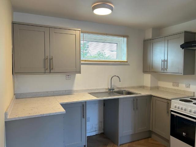 George Street, Glastonbury BA6 2 bed coach house to rent £1,050 pcm £242 pw