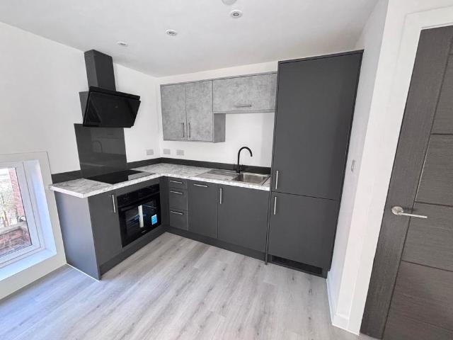 George Street, HULL 2 bed apartment to rent £800 pcm £185 pw