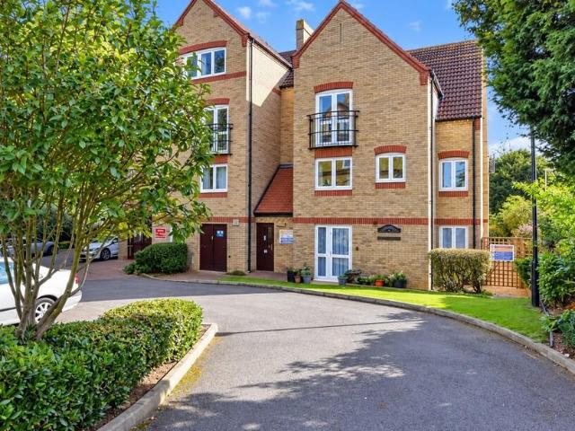 George Street, Huntingdon PE29 2 bed apartment to rent £995 pcm £230 pw