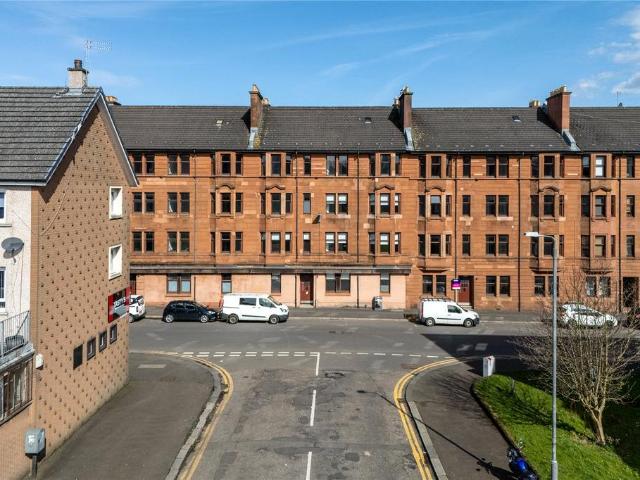 George Street, Paisley, PA1 2 bed apartment to rent £850 pcm £196 pw