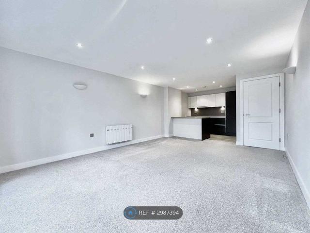 George Street, Prestwich, Manchester M25, 2 bed flat to rent, £1,075 pcm | PrimeLocation