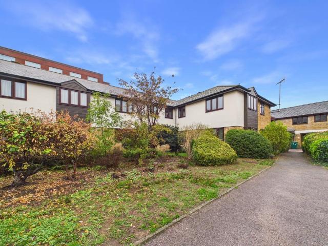George Street, Staines upon Thames. 2 bed apartment to rent £1,700 pcm £392 pw