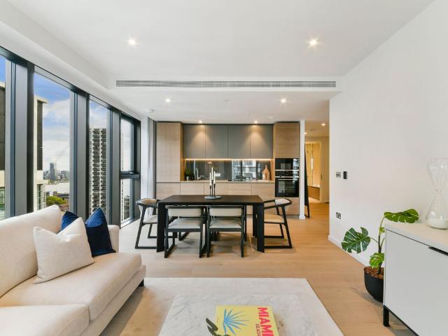 George Street, South Quay E14, 3 bed flat to rent, £4,996 pcm | PrimeLocation