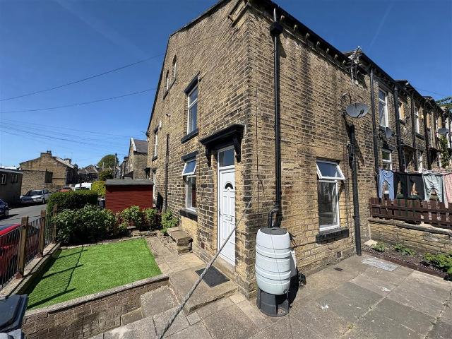George Street, Thornton, Bradford BD13, 2 bed terraced house to rent, £725 pcm | PrimeLocation