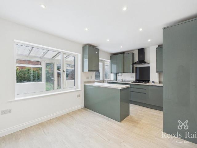 George Street, Wakefield WF1 3 bed semi detached house to rent £1,300 pcm £300 pw