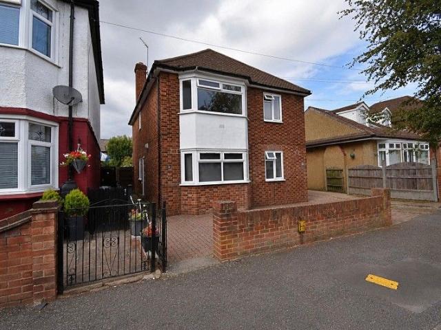 George Road, Chingford, London. E4, 2 bed maisonette to rent, £1,800 pcm | PrimeLocation