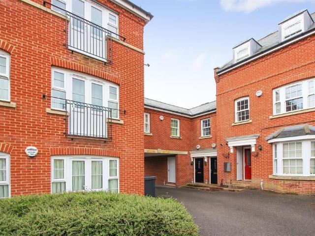 George Roche Road, Canterbury, Kent, CT1 2 bed flat to rent £1,200 pcm £277 pw