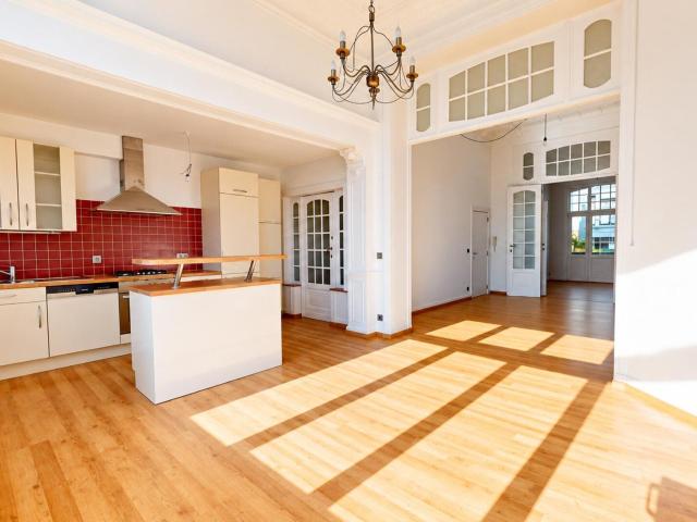 GEORGES HENRI: CHARMANT APPARTEMENT 2 CHAMBRES +/ 106M2