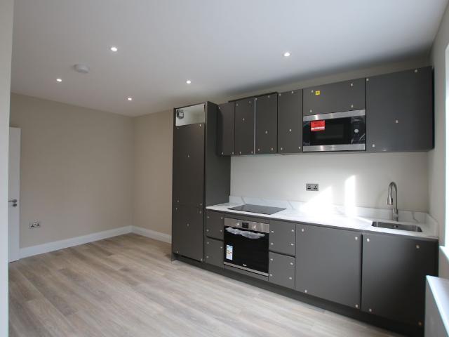 Geary Road, London NW10, 2 bed flat to rent, £2,750 pcm | PrimeLocation