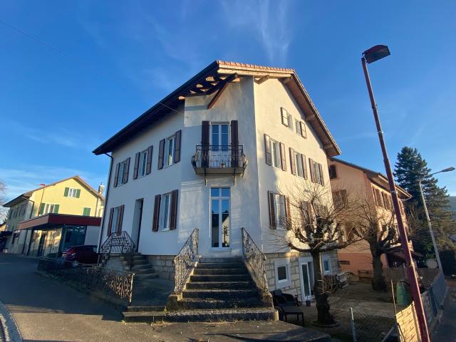 Gebäude mit 4 Wohnungen, komplett renoviert