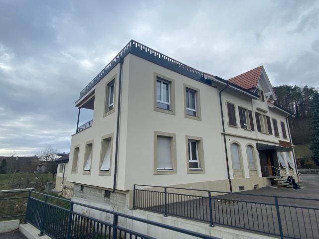 Gebäude mit 5 Wohnungen, komplett renoviert