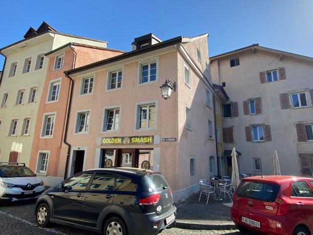 Gebäude mit 6 Wohnungen und einem Geschäftslokal