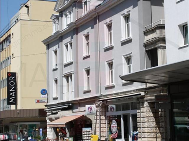 Gebäude im Stadtzentrum von Delémont, schöne Lage in der Nähe des Bahnhofs. 6% net