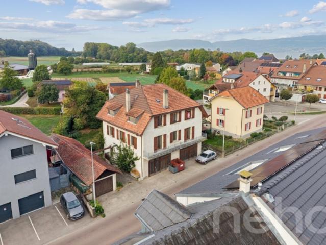 Gebäude 2x 4,5 Teile + Studio + große Garage und Bürofläche