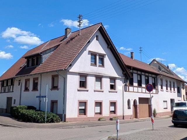 Gebäudekomplex mit Entwicklungspotential in Teningen
