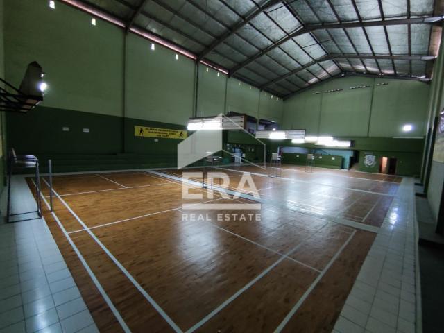 GEDUNG OLAHAGA SUDIRMAN BANDUNG Sebuah Gedung olahraga Kawasan sudirnan bandung dijual dengan harga bagus, LT: 646 KB: 646 SHM Untuk lapangan bulu tangkis Harga: Rp 7 M Kode: DLAdr Hubungi: Dharo