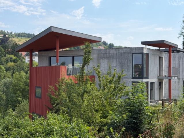 Gediegen wohnen in einer modernen 7.5 Zimmer Villa