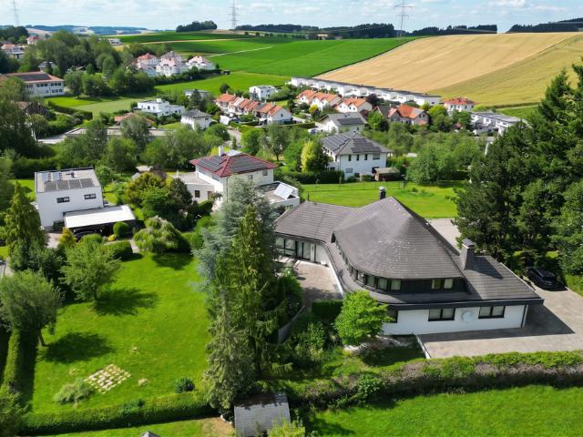 Gediegene Grosszügigkeit! Unternehmervilla mit Weitblick in Tumeltsham