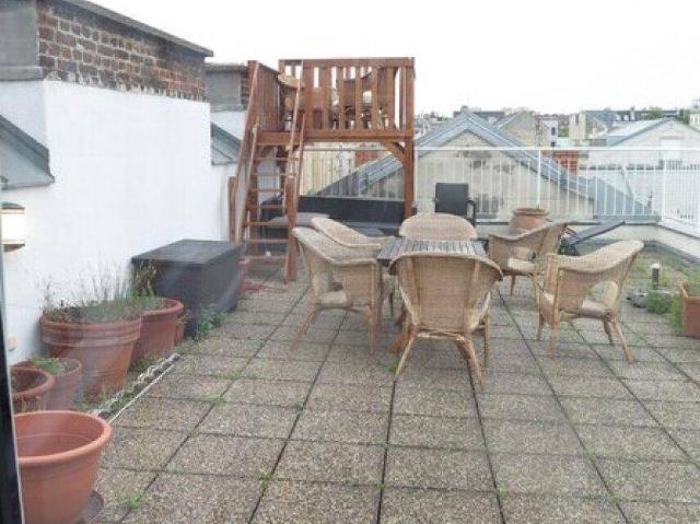 Gediegene, komplett möblierte 3 Zimmerwohnung mit einer ca. 60 m² großen Dachterrasse in schöner zentraler Lage des 4. Bezirks, unweit des 5. und des 1. Bezirks!